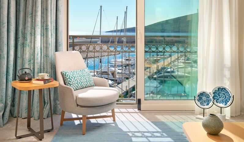 Grand Deluxe Corner Suite Living Room